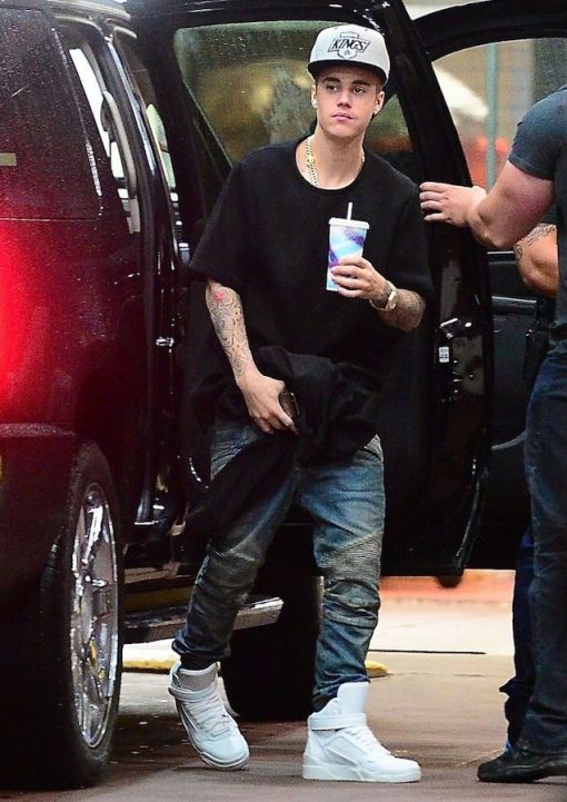 Justin Bieber'in Ayakkabısını Rüyasında Gören Küçük Köylü Kız